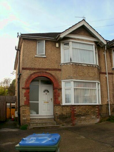4 Bedroom Semi-Detached House To Rent In Arnold Road, Portswood, Southampton, SO17