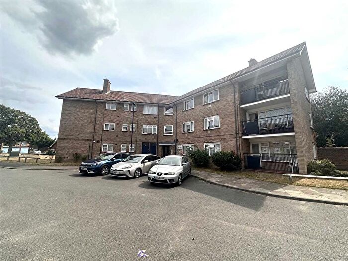 3 Bedroom Flat For Sale In Field Road, Feltham, TW14