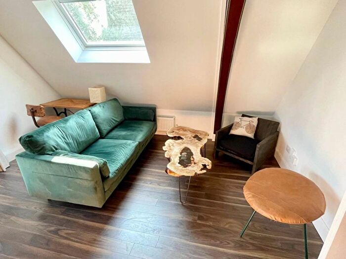 2 Bedroom Flat To Rent In Clepington Road, Dundee, DD3