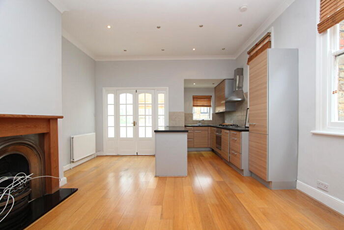 3 Bedroom Apartment To Rent In Albert Road, Alexandra Park, London, N22