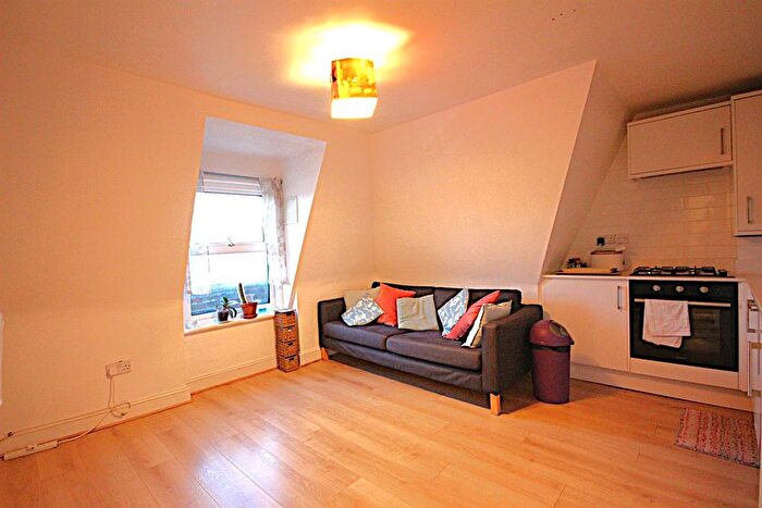2 Bedroom Flat To Rent In Hoe Street, Walthamstow, E17