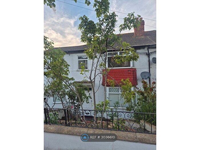 4 Bedroom Semi-detached House To Rent In Florida Road, Thornton Heath, CR7
