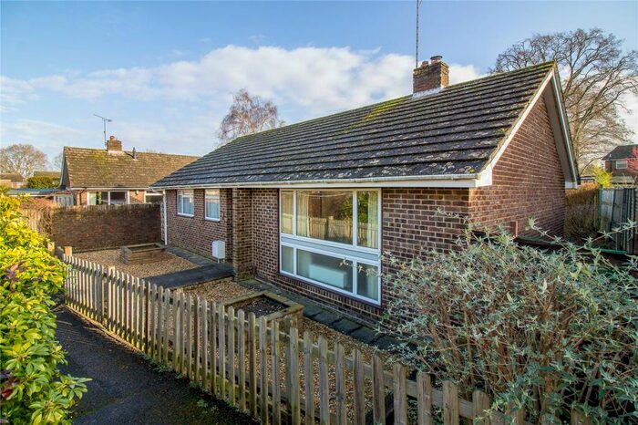 3 Bedroom Bungalow To Rent In Oak Tree Drive, Liss, Hampshire, GU33
