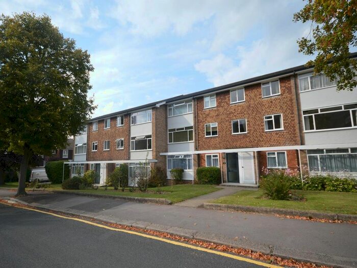 2 Bedroom Flat To Rent In Albion Road, Sutton, SM2