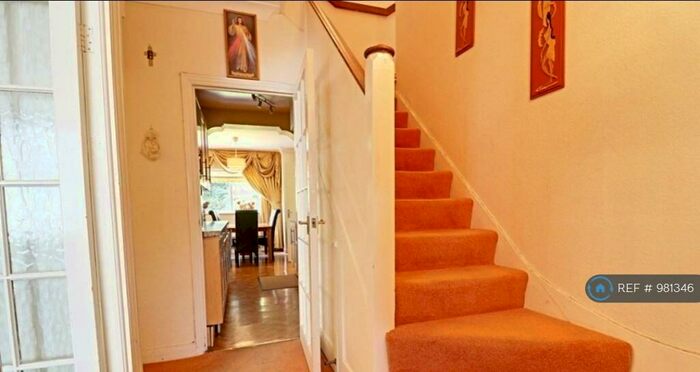 5 Bedroom Semi-Detached House To Rent In London, London, HA3