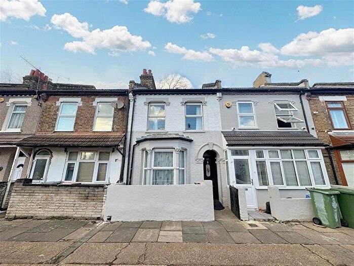 4 Bedroom House To Rent In Dongola Road, Plaistow, E13