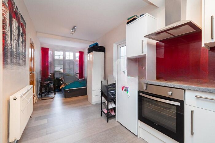 1 Bedroom Apartment To Rent In Roseberry Avenue, New Malden, Surrey, KT3