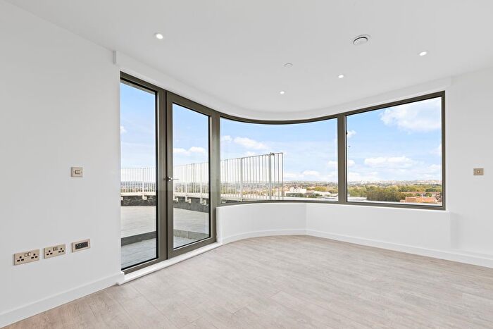 1 Bedroom Flat To Rent In Orla Lodge Penthouse, Harrow, HA1