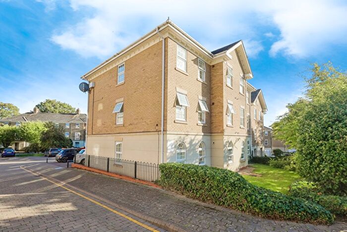 2 Bedroom Flat For Sale In Scholars Court, Northampton, Northamptonshire, NN1