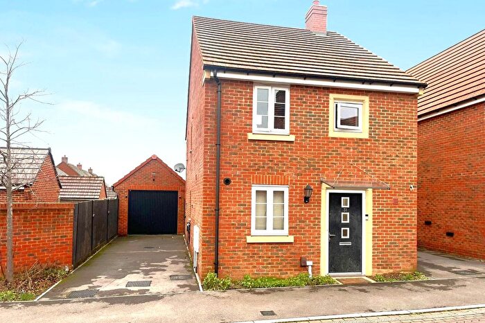 3 Bedroom Detached House For Sale In Cleeve Road, Basingstoke, Hampshire, RG24