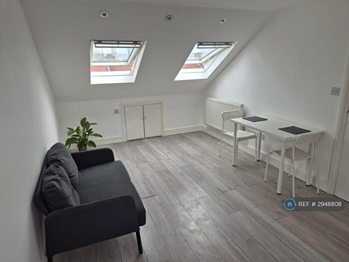 1 Bedroom Flat To Rent In Mayfair Avenue, Ilford, IG1
