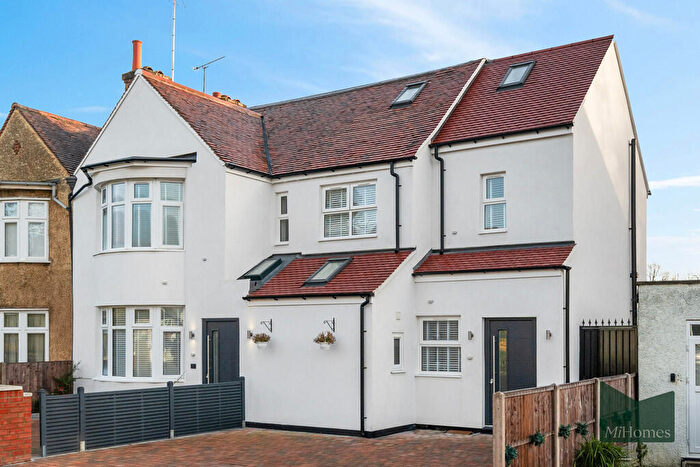 4 Bedroom End Of Terrace House For Sale In Netherlands Road, New Barnet, EN5