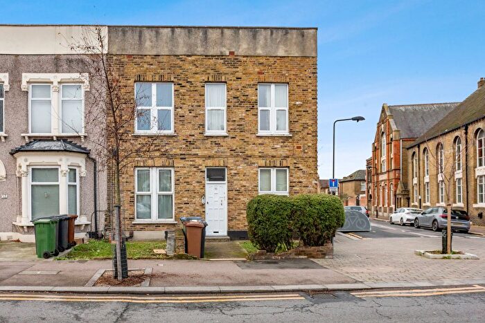 1 Bedroom Flat To Rent In Cann Hall Road, London, E11