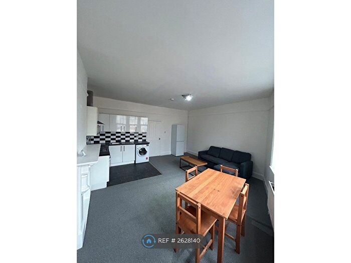 2 Bedroom Flat To Rent In Tooting High Street, London, SW17