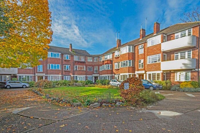 2 Bedroom Flat To Rent In Queens Keep, Park Road, Twickenham, TW1