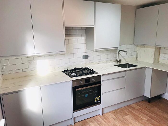 1 Bedroom Flat To Rent In Landor Road, London, SW9
