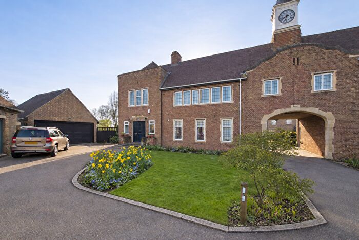 4 Bedroom Country House For Sale In The Manor Stables, Warren Road, Little Horwood, Buckinghamshire, MK17