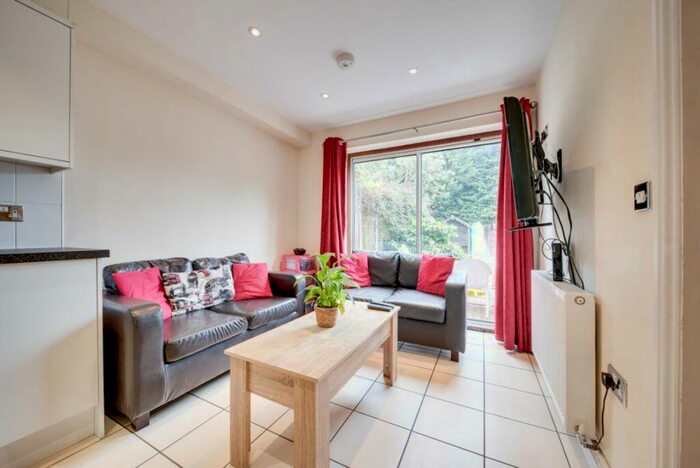 5 Bedroom House To Rent In College Road, Canterbury, CT1