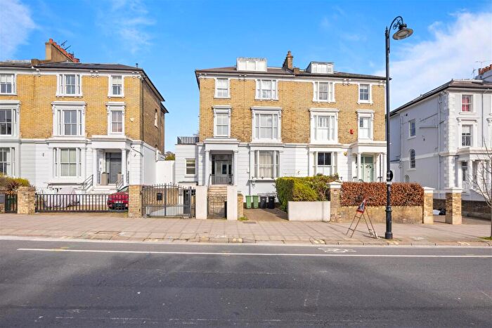 2 Bedroom Apartment For Sale In Haverstock Hill, Belsize Park, London, NW3