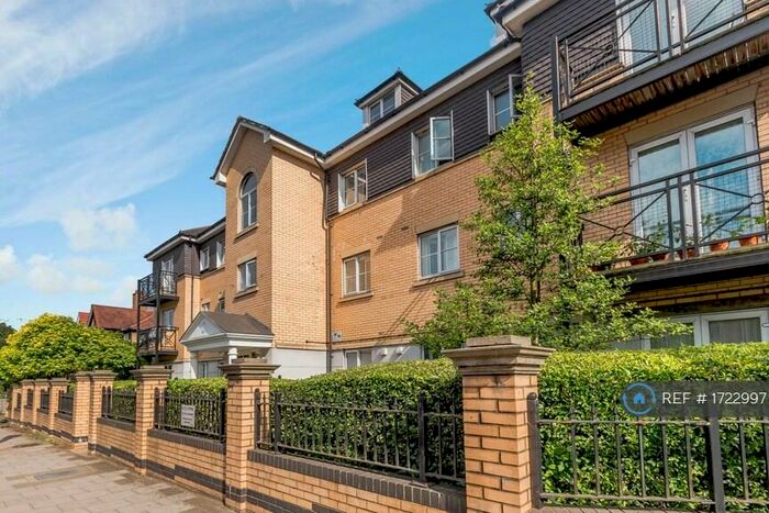 3 Bedroom Flat To Rent In Kenton Road, Harrow, HA3