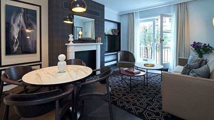 2 Bedroom Flat To Rent In Lexham Gardens, London, W8