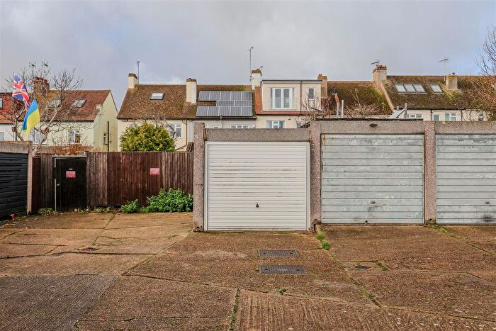 Parking To Rent In Marine Avenue, Leigh-On-Sea, SS9