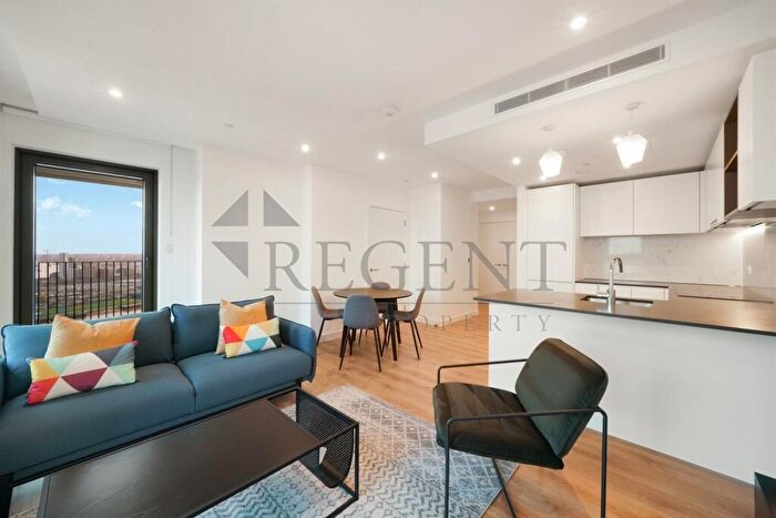 2 Bedroom Apartment To Rent In One Thames Quay, Marsh Wall, E14