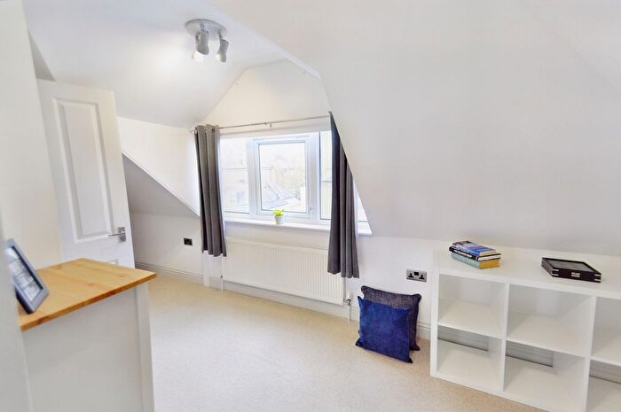 1 Bedroom Maisonette To Rent In Acton Lane, Chiswick, W4