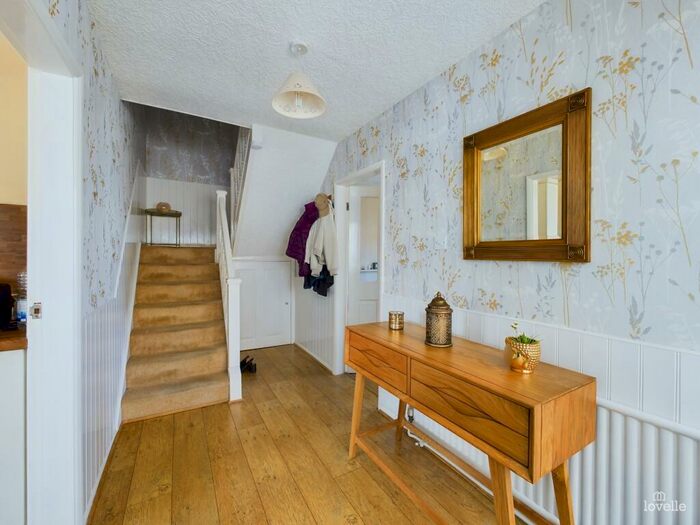 3 Bedroom Semi-Detached House For Sale In Whitfield Road, Scunthorpe, DN17