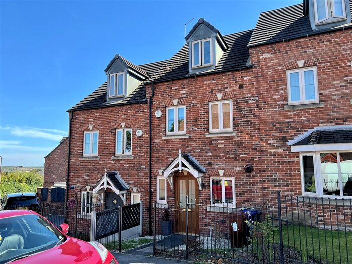 3 Bedroom Town House To Rent In Belle Green Lane, Cudworth, Barnsley, S72