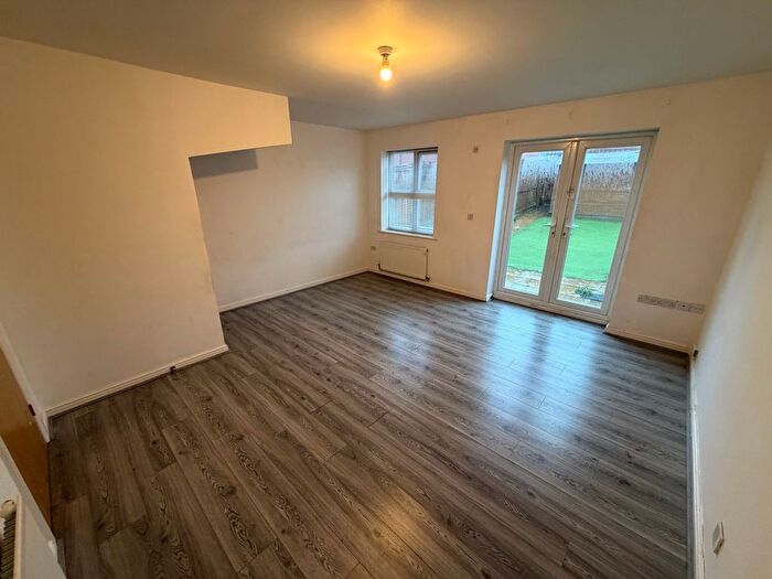 3 Bedroom Property To Rent In Batmanshill Road, Bilston, WV14