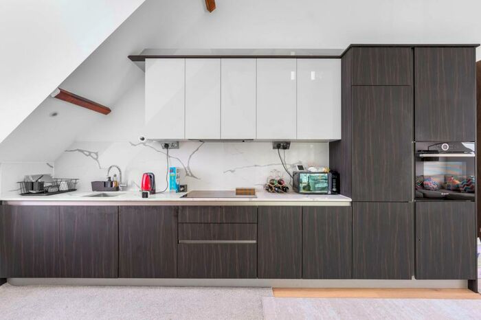 2 Bedroom Flat To Rent In Willesden Green, Willesden Green, London, NW2