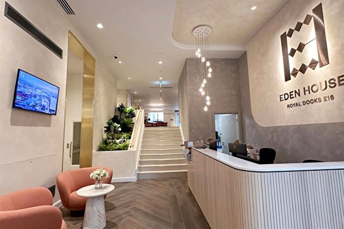 1 Bedroom Apartment To Rent In Ellipse House Eden Place, Royal Eden Docks, E16