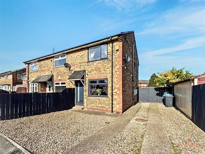2 Bedroom Semi-Detached House For Sale In Ashendon Drive, Hull, HU8