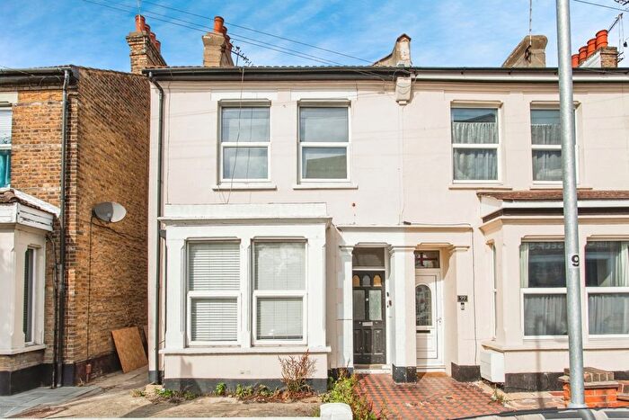 2 Bedroom Flat For Sale In Guildford Road, Southend-On-Sea, SS2