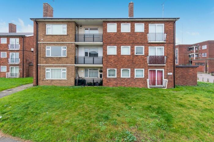 2 Bedroom Flat To Rent In Temple Hill, Dartford DA1