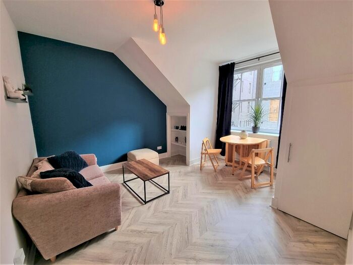 1 Bedroom Flat To Rent In Spa Street, City Centre, Aberdeen, AB25