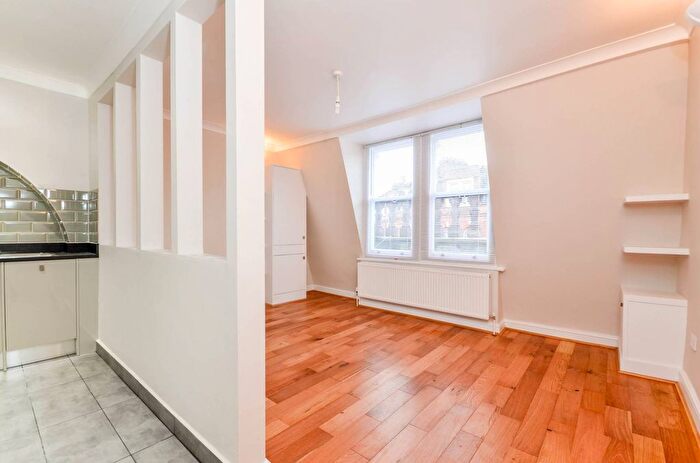 1 Bedroom Flat To Rent In Electric Avenue, Brixton, London, SW9