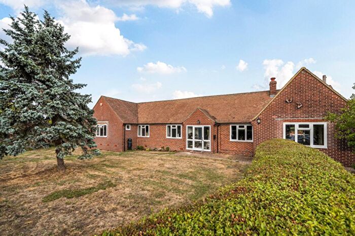 4 Bedroom Bungalow For Sale In Farnham Road, Odiham, RG29