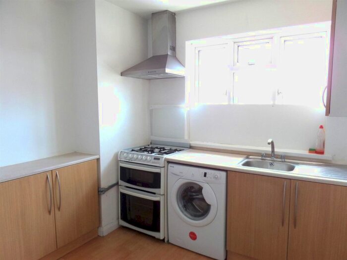 1 Bedroom Flat To Rent In Whiteheart Avenue, Uxbridge, UB8
