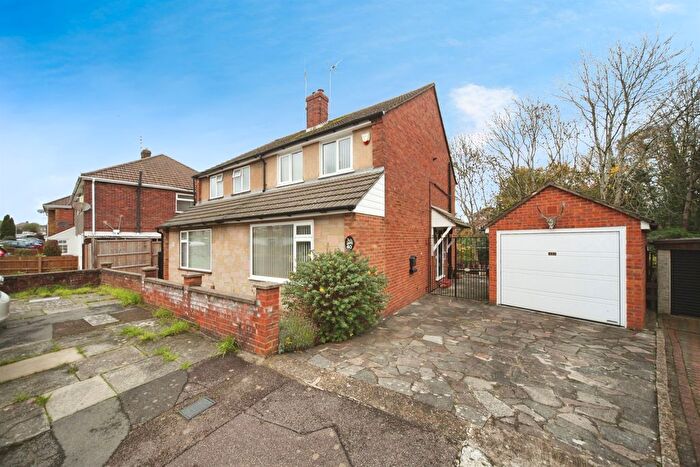 2 Bedroom Semi Detached House For Sale In Deep Denes, Luton, LU2