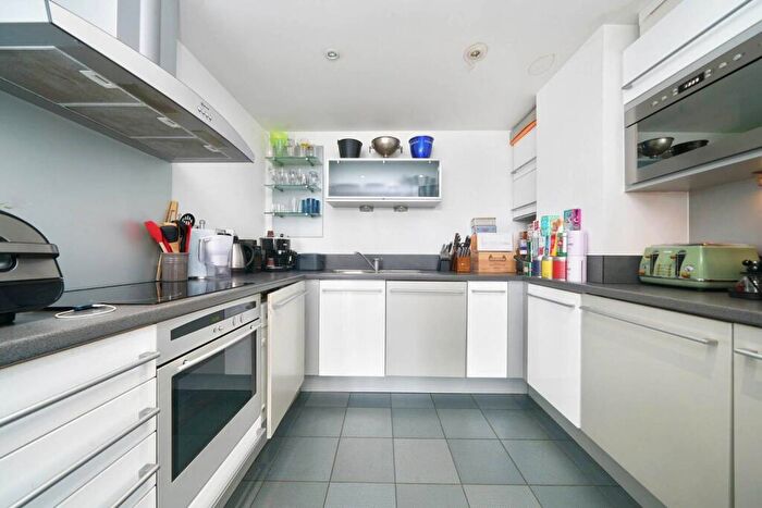 2 Bedroom Flat To Rent In Crews Street, Canary Wharf, London, E14