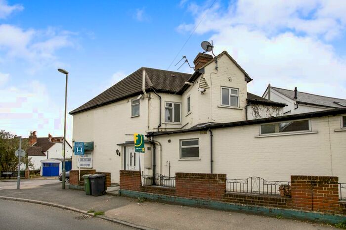 2 Bedroom Maisonette To Rent In Weyside Road, Guildford, GU1