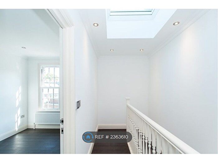 3 Bedroom Flat To Rent In Studd Street, London, N1