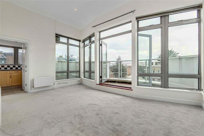 1 Bedroom Flat To Rent In Middle Lane, Teddington, Middlesex, TW11