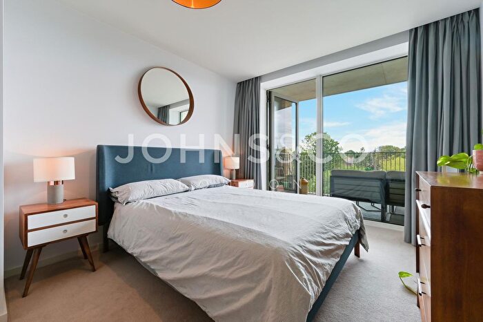 2 Bedroom Flat To Rent In Copland Court, Brentford Lock West, Brentford, TW8