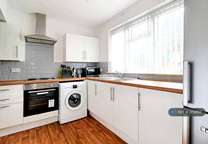 2 Bedroom Semi-Detached House To Rent In Heath Rise, Leeds, LS11