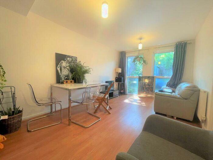 4 Bedroom House To Rent In Keighley Close, Camden, N7