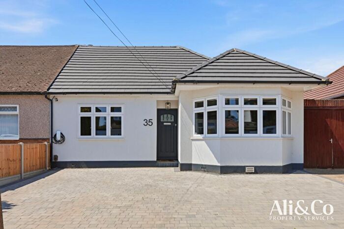 2 Bedroom Bungalow For Sale In Carlton Road, Grays, RM16
