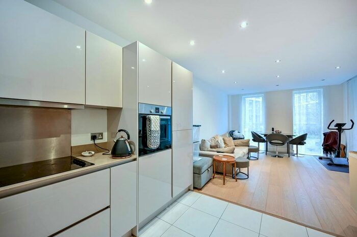 1 Bedroom Flat To Rent In Levett Square, Richmond, TW9